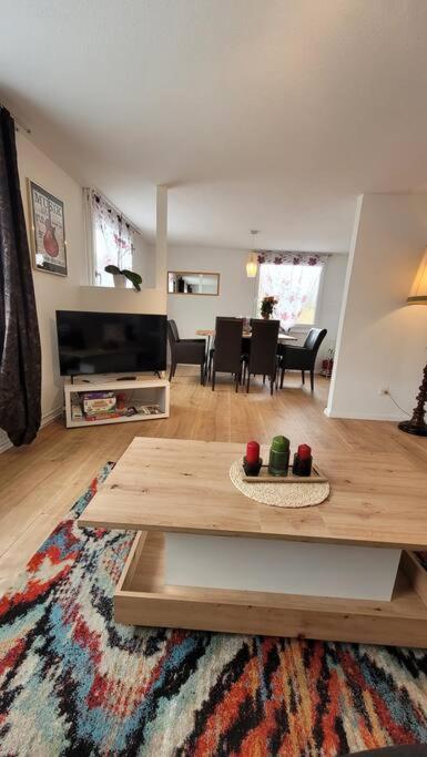 Apartamento Omi'S Nest, Fuer Klein Und Gross Oberburen Exterior foto